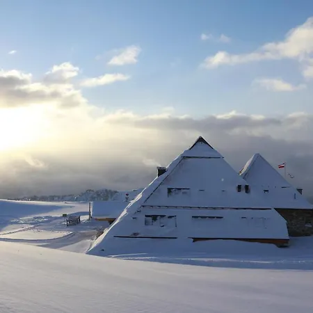 Hotel Schneekarhütte *